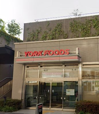 ドラックストア　ココカラファイン ヨークフーズ新宿富久店（ドラッグストア）まで301m