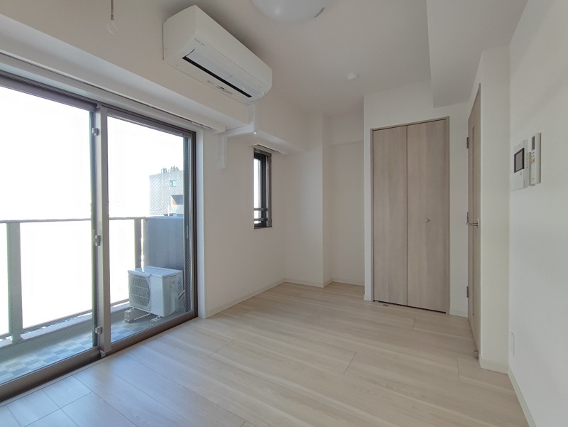 居室・リビング　フローリングのキレイなお部屋です。
