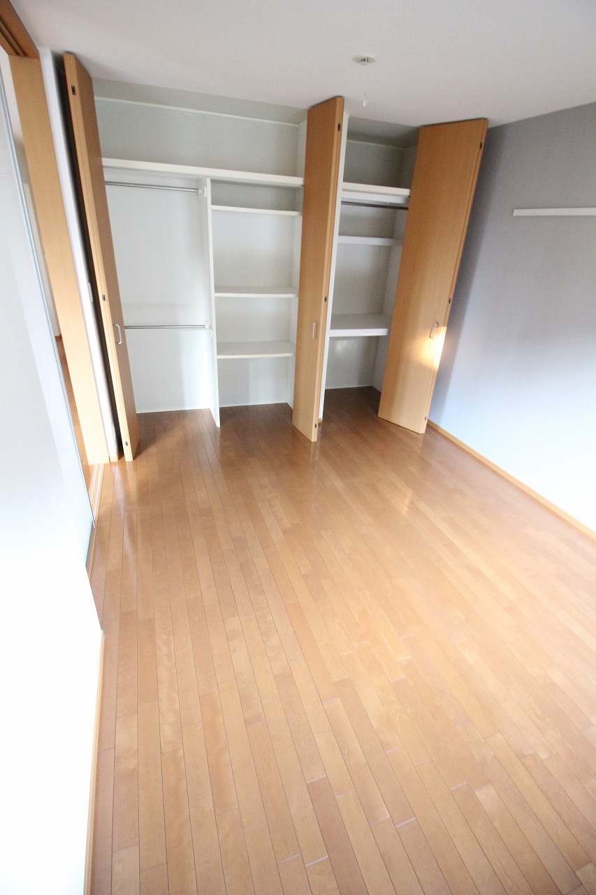 収納　別の部屋の写真です（反転タイプ）