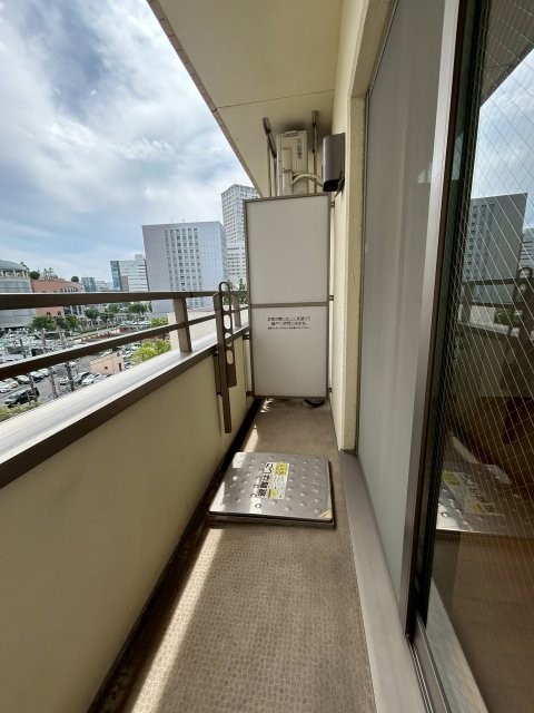 バルコニー　※写真は６０７号室です