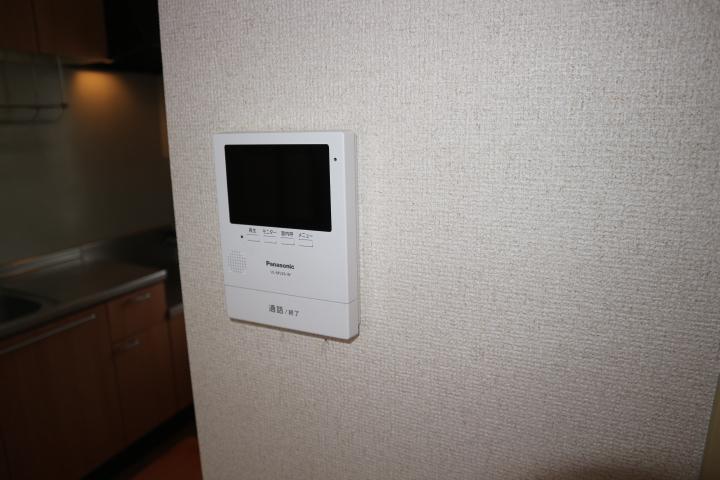 セキュリティ　TVドアホンで訪問者を確認できます