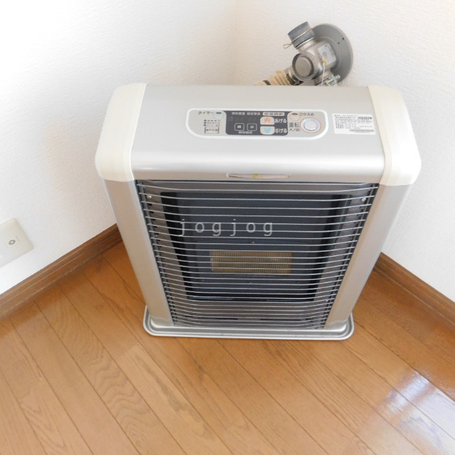 その他設備　冬はあったか灯油ストーブです。