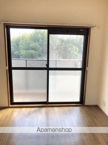 フローレンス明日香の居間写真