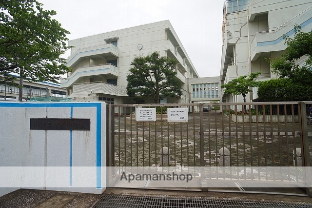 中学校　横浜市立根岸中学校（中学校）まで886m