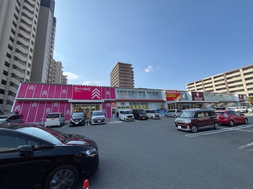 スーパー　フードウェイ新飯塚店（スーパー）まで459m