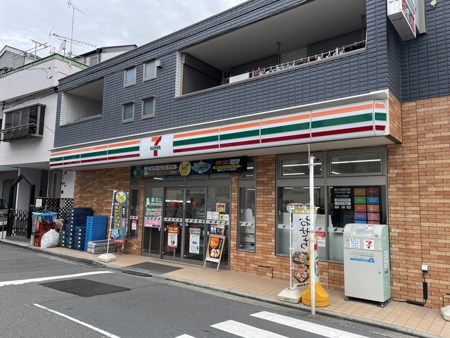 コンビニ　セブンイレブン横浜白幡向町店（コンビニ）まで122m