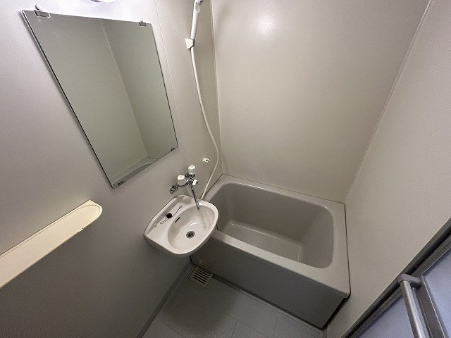 バス・シャワールーム　同マンション別部屋
