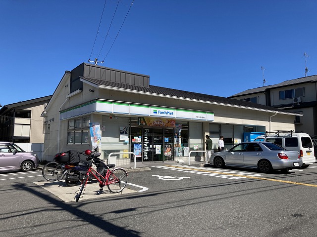 コンビニ　ファミリーマート 大宮交通公園前店（コンビニ）まで107m