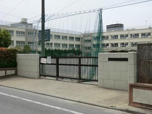 小学校　葛飾区立東柴又小学校（小学校）まで306m