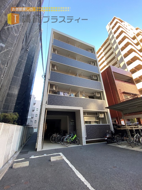 建物外観　一本裏に入るとそこにはカッチリマンションが存在します
