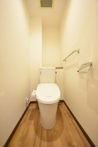 阪急宝塚線 岡町駅 徒歩25分 8階建 築33年のトイレ写真