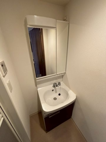 洗面設備　同物件別部屋写真