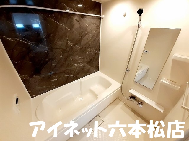 バス・シャワールーム　1日の疲れを流しましょう。