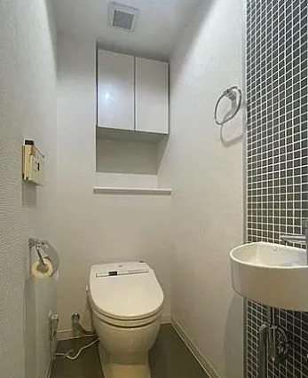 ＪＲ京葉線 八丁堀駅 徒歩3分 15階建 築23年のトイレ写真