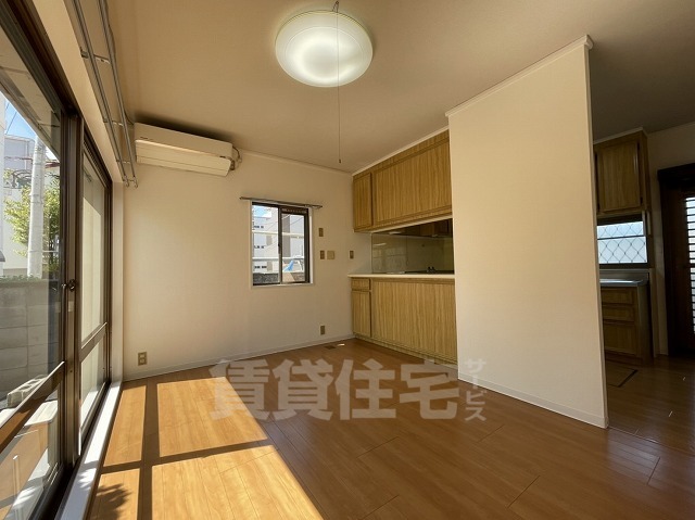 青木町11-37戸建の居間写真