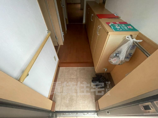 関町南貸家の玄関写真