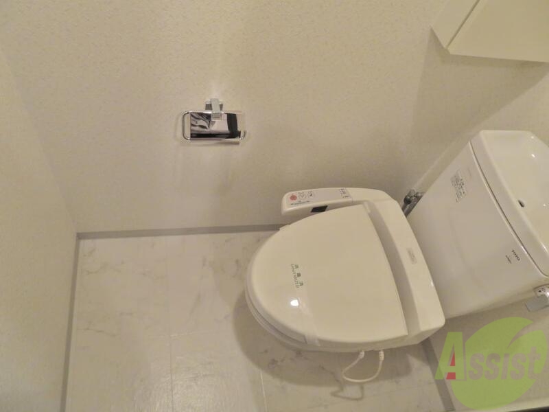トイレ　ウオシュレット機能付き。ゆっくりと用を足すことができます。