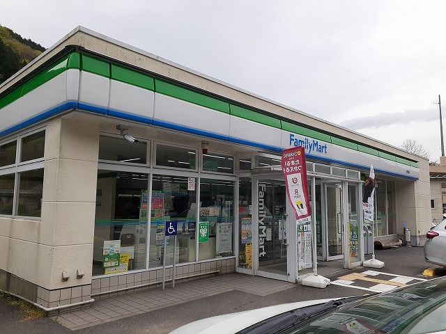 コンビニ　ファミリーマート 智頭町店（コンビニ）まで1000m