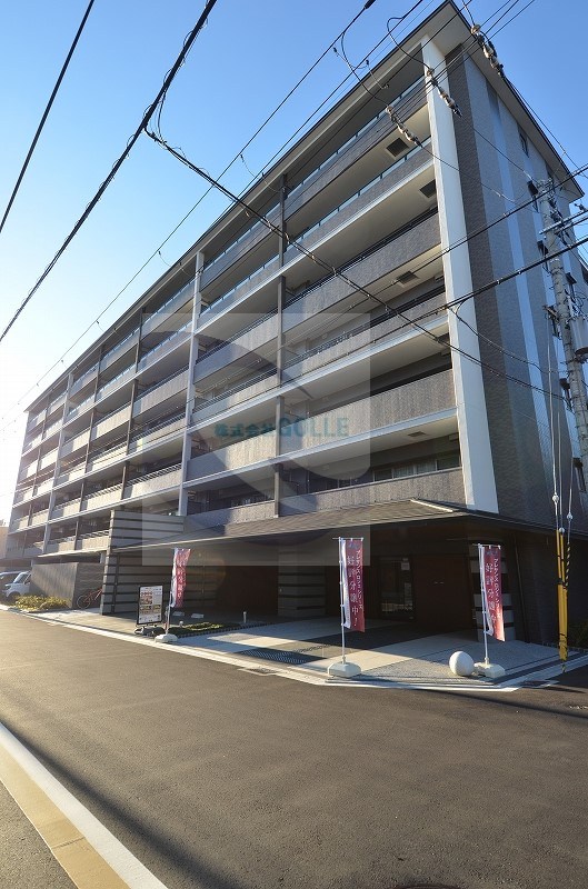 プレサンスロジェ京都西大路の外観写真