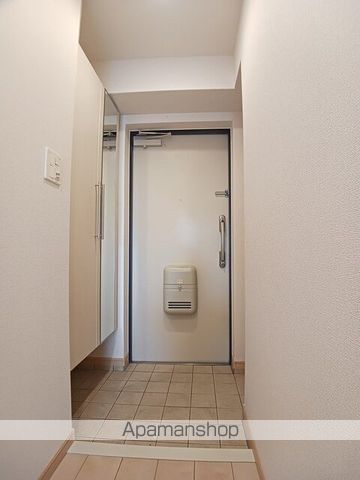 近鉄大阪線 高安駅 徒歩3分 6階建 築13年の玄関写真