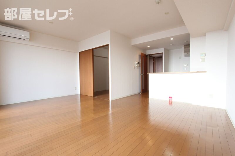 ソーラスフロント富船の居間写真