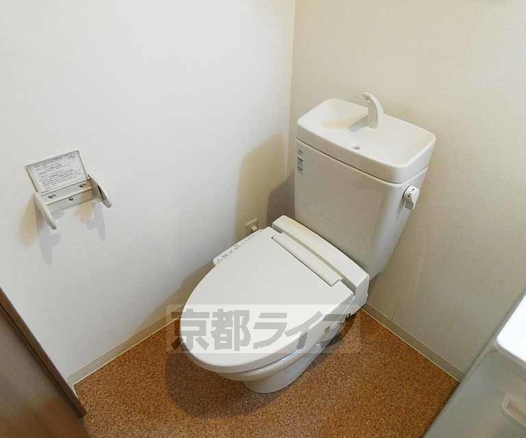 京阪本線 清水五条駅 徒歩12分 3階建 築11年のトイレ写真