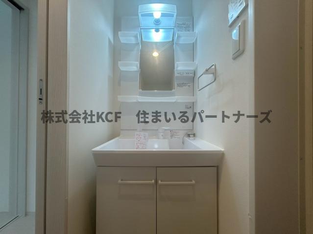 洗面設備　明るい洗面所です