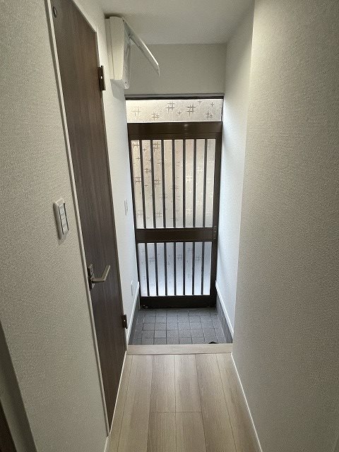 上桂前田町貸家の玄関写真