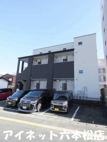 建物外観　2017年築の人気デザイナーズアパートです