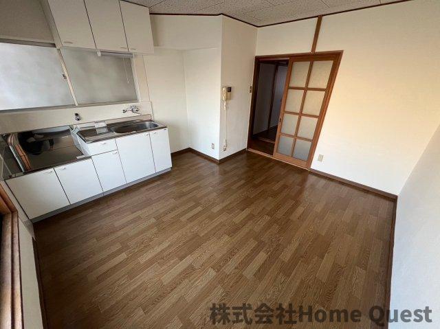 高砂町1丁目戸建の居間写真