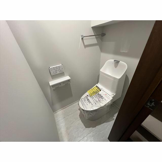 京成本線 江戸川駅 徒歩4分 3階建 築4年のトイレ写真