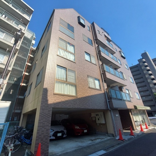 建物外観　５階建ての賃貸マンション