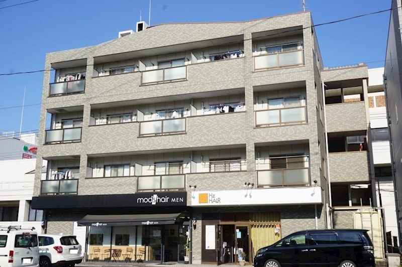 建物外観　新越谷駅徒歩４分（３２０ｍ）