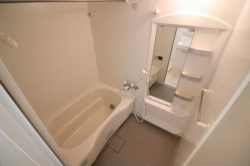 バス・シャワールーム　＊同物件、別部屋になります