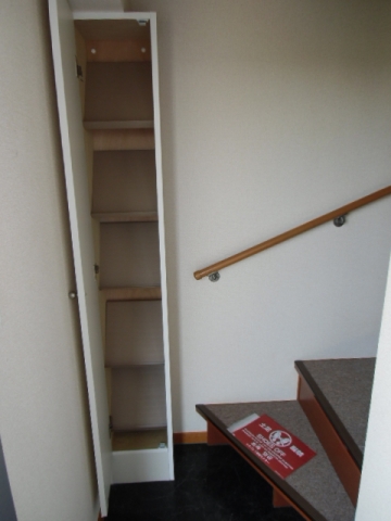 玄関　２階のお部屋の玄関になります。