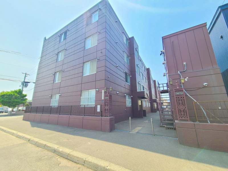札幌市北区新川一条のマンションの建物外観