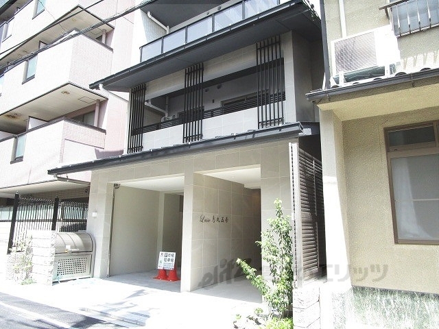京都市下京区上平野町のマンションの建物外観