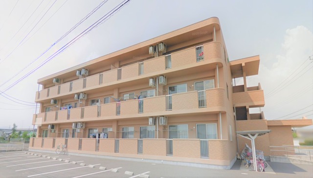 栃木市都賀町家中のマンションの建物外観