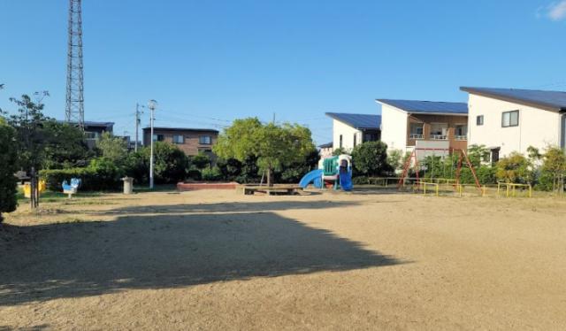 【ＢＯＵＬＥ　ＶＡＲＤ　ＭＡＮＳＩＯＮの公園】