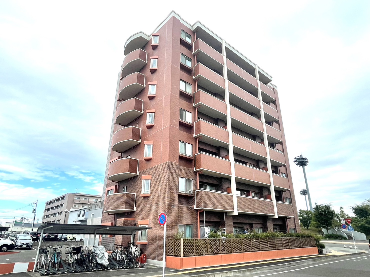 グラン秀興館の建物外観