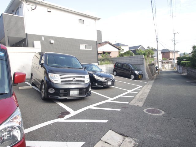 【ピンズ土穴の駐車場】