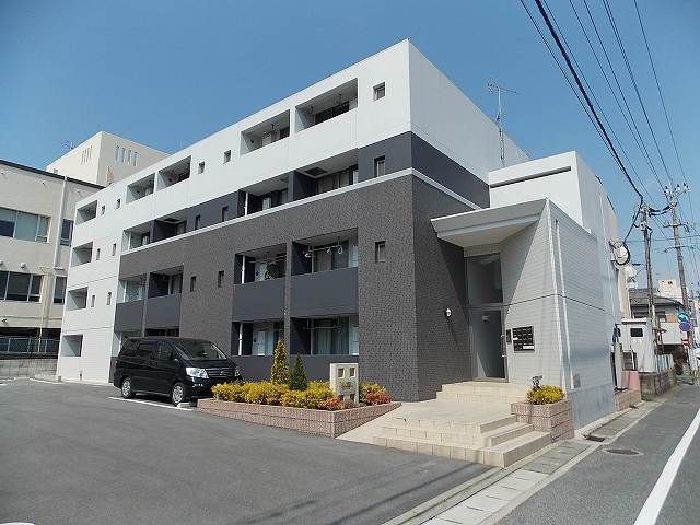 【大牟田市曙町のマンションの建物外観】