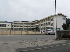 【リバーサイド市川　A棟の小学校】