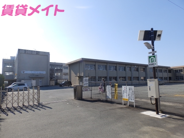 【松阪市駅部田町のアパートの小学校】