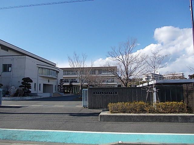 【菊川市半済のアパートの中学校】