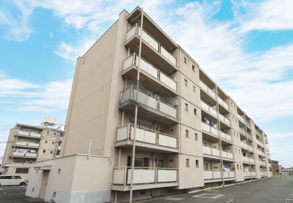 岡山市北区今保のマンションの建物外観