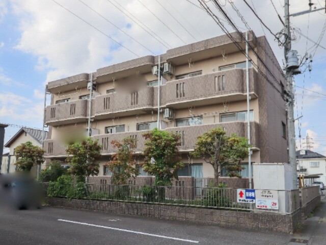 【小山市西城南のマンションの建物外観】