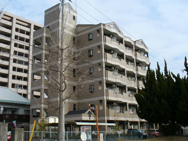 【パーク三同の建物外観】