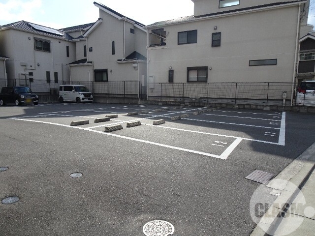 【堺市北区百舌鳥梅北町のアパートの駐車場】