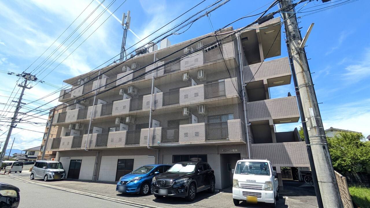 松山市樽味のマンションの建物外観